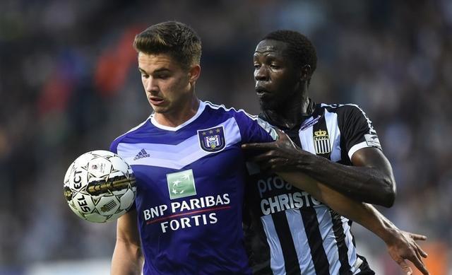 尤其是在决 尤其是在决